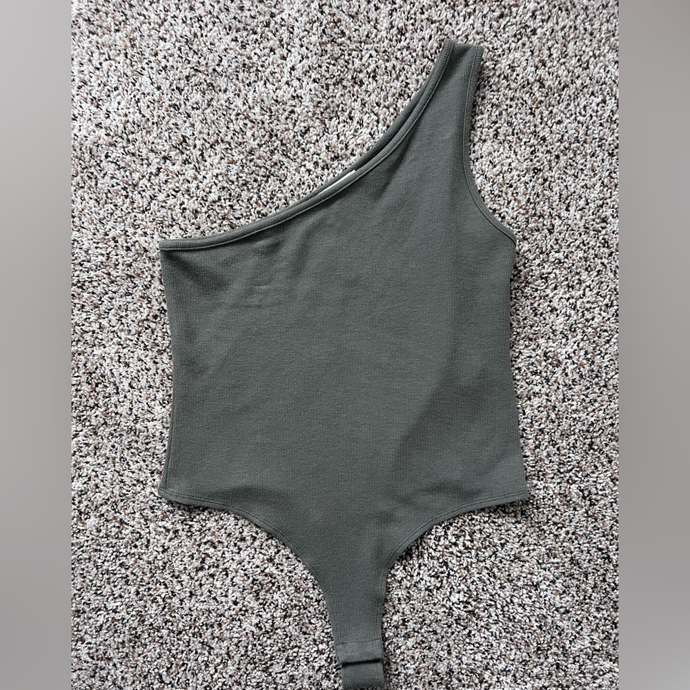 Women green one shoulder Bodysuit